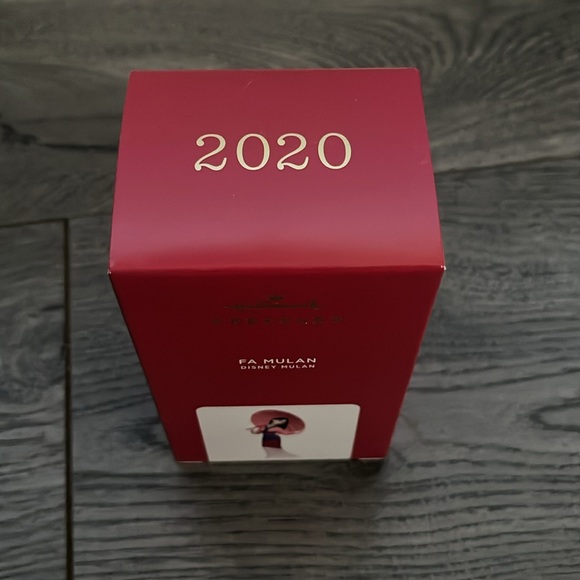 Hallmark Mulan ornament - Picture 3 of 5